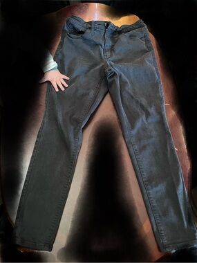 Universal Thread Women's Slim Straight Jeans in Charcoal